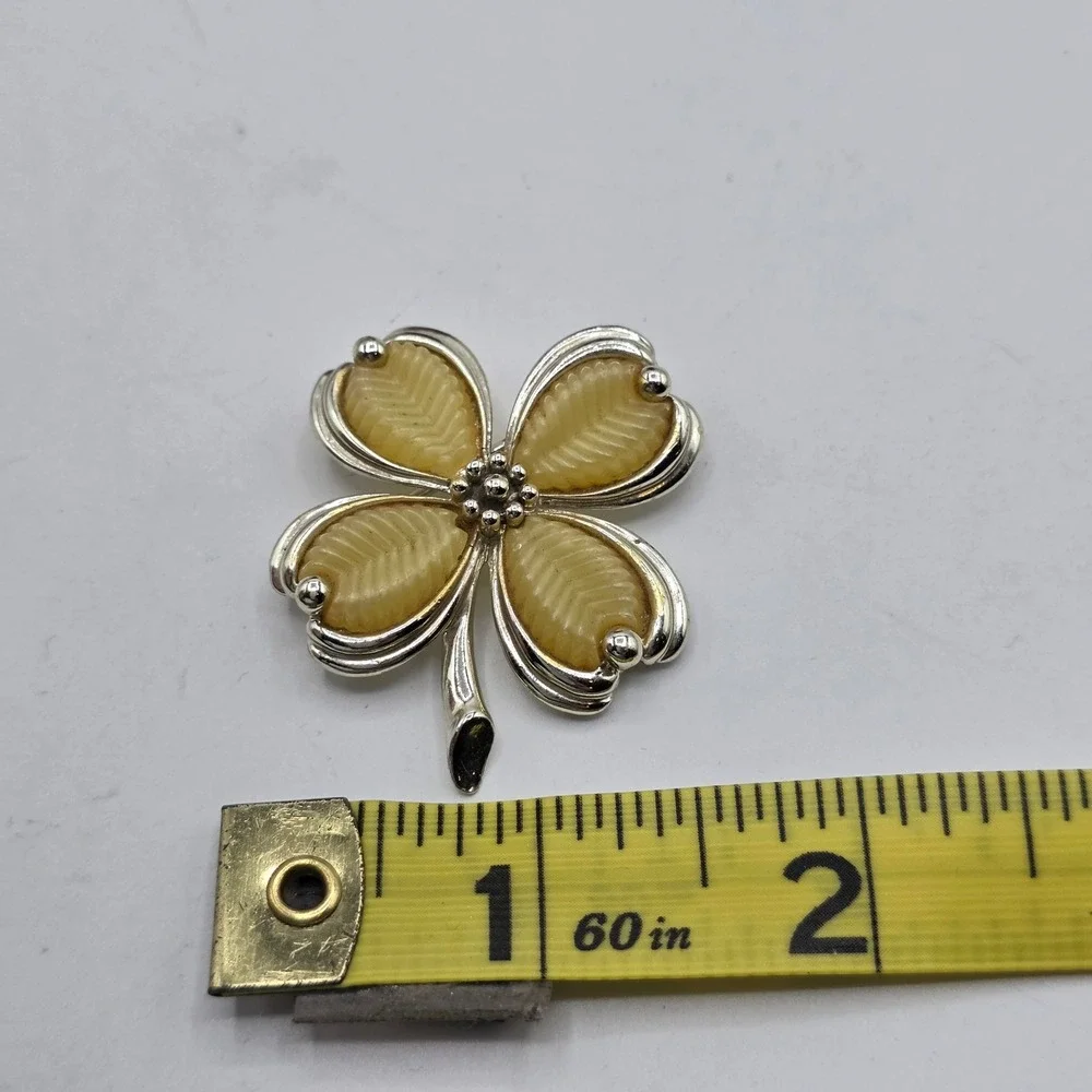Marboux Vintage Four Leaf Clover Brooch‎ Silver Tone Yellow Lucite Signed 556